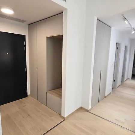 Apartmán 3 Rooms, Loggia, Parking, Wifi *