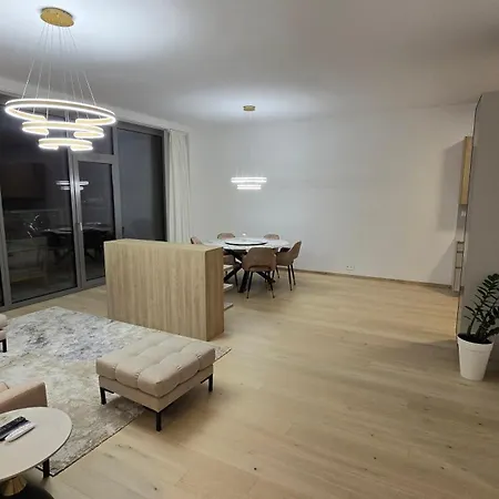 3 Rooms, Loggia, Parking, Wifi Apartment