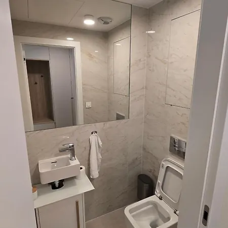 公寓 3 Rooms, Loggia, Parking, Wifi 布拉迪斯拉发