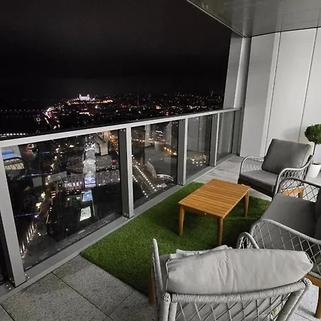 3 Rooms, Loggia, Parking, Wifi アパート ブラチスラヴァ